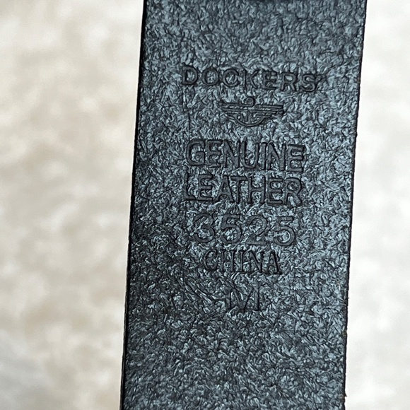 Women's Dockers Black Leather Belt - Picture 6 of 9